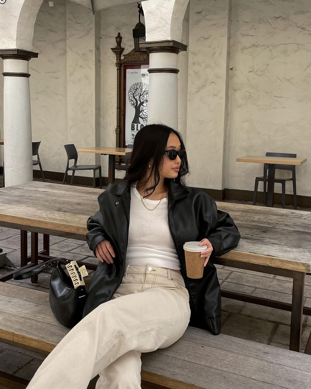 Instagram: @itschloe.n