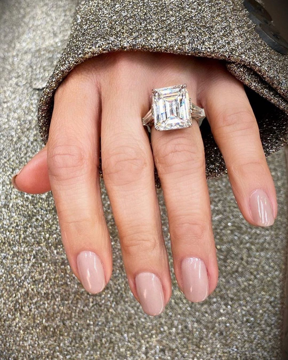 Instagram: @tombachik