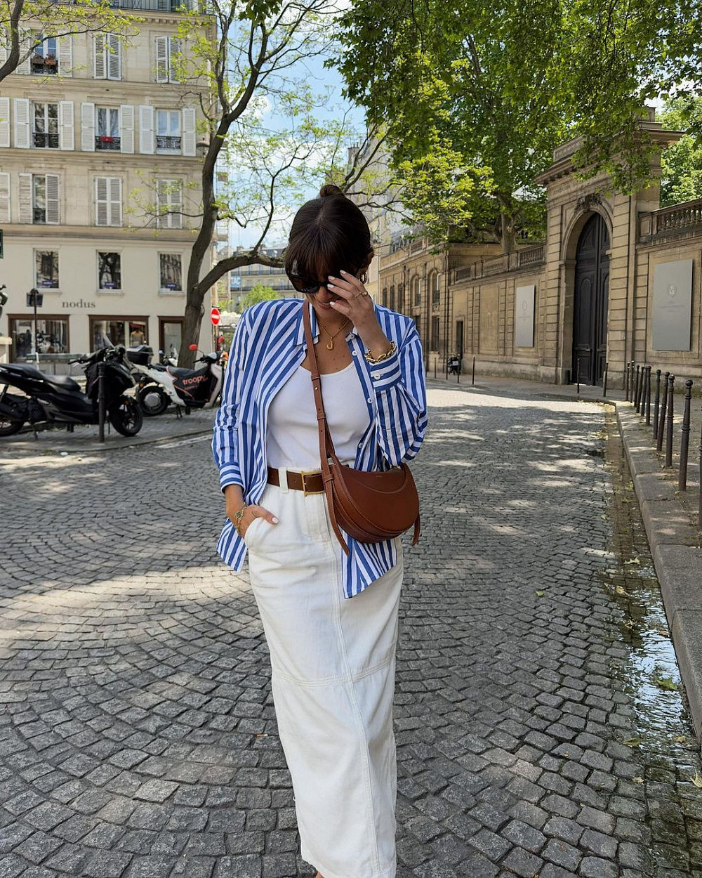 Instagram: @juliesfi