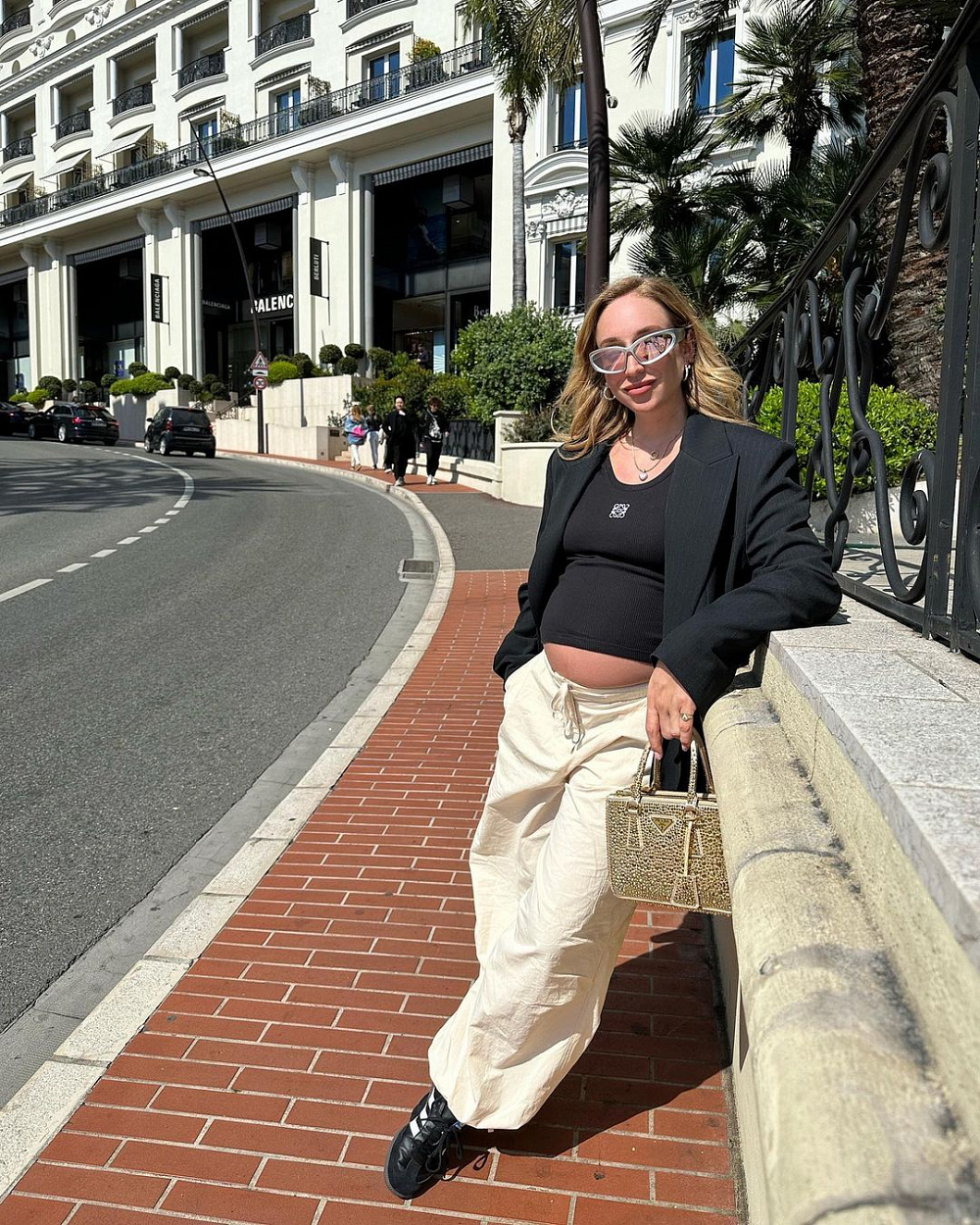 Instagram: @sonialyson