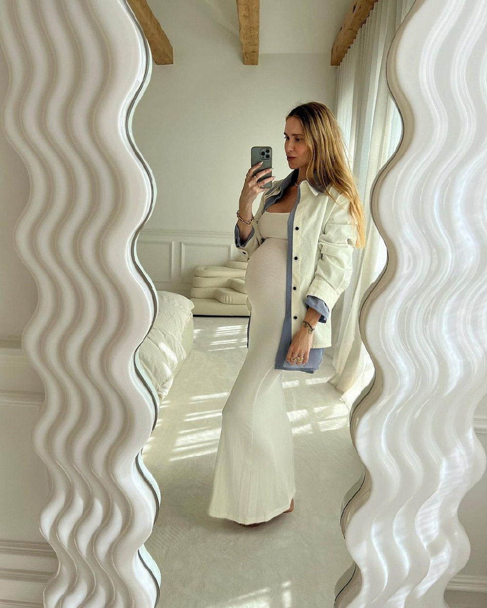 Instagram: @pernilleteisbaek