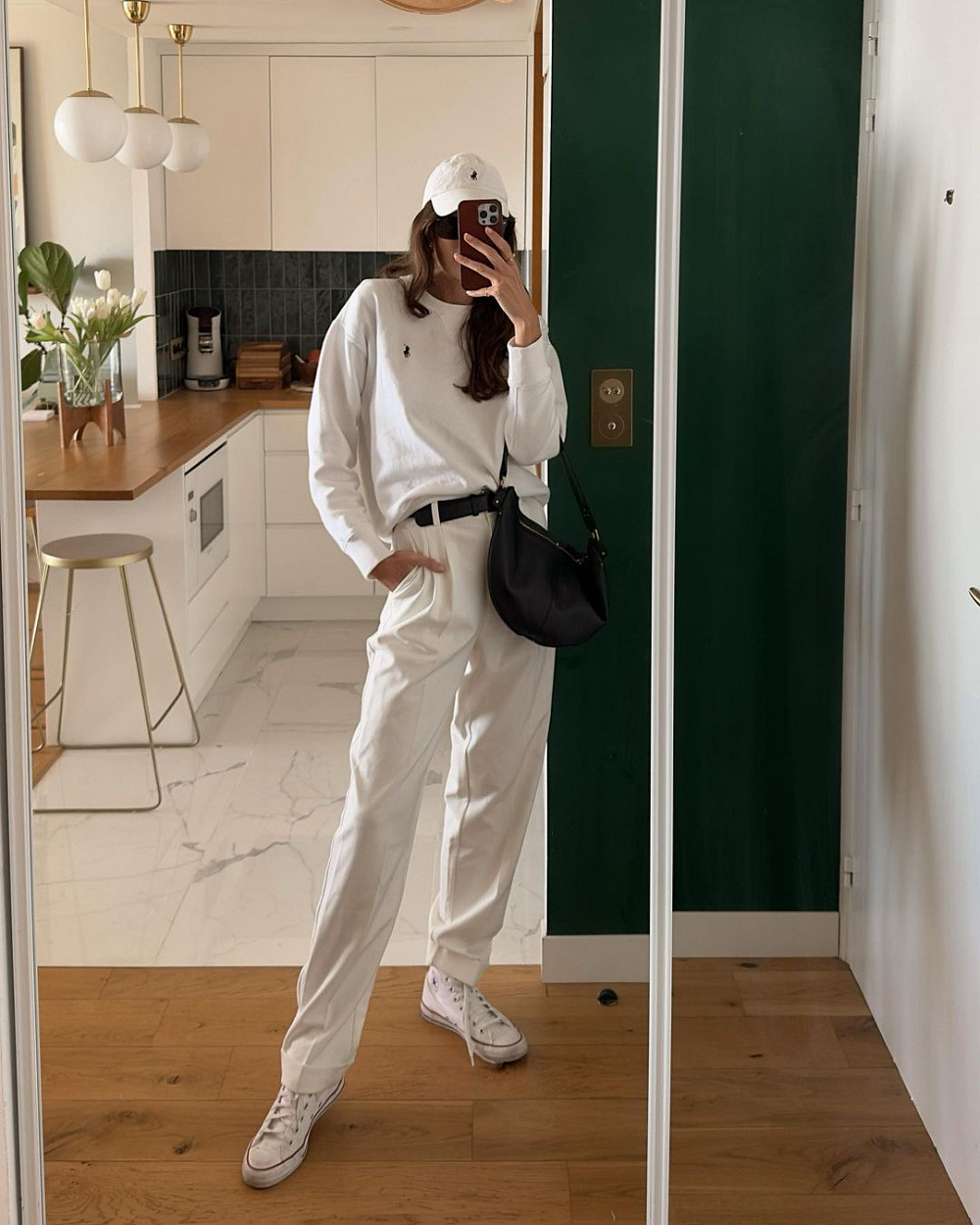 Instagram: @juliesfi