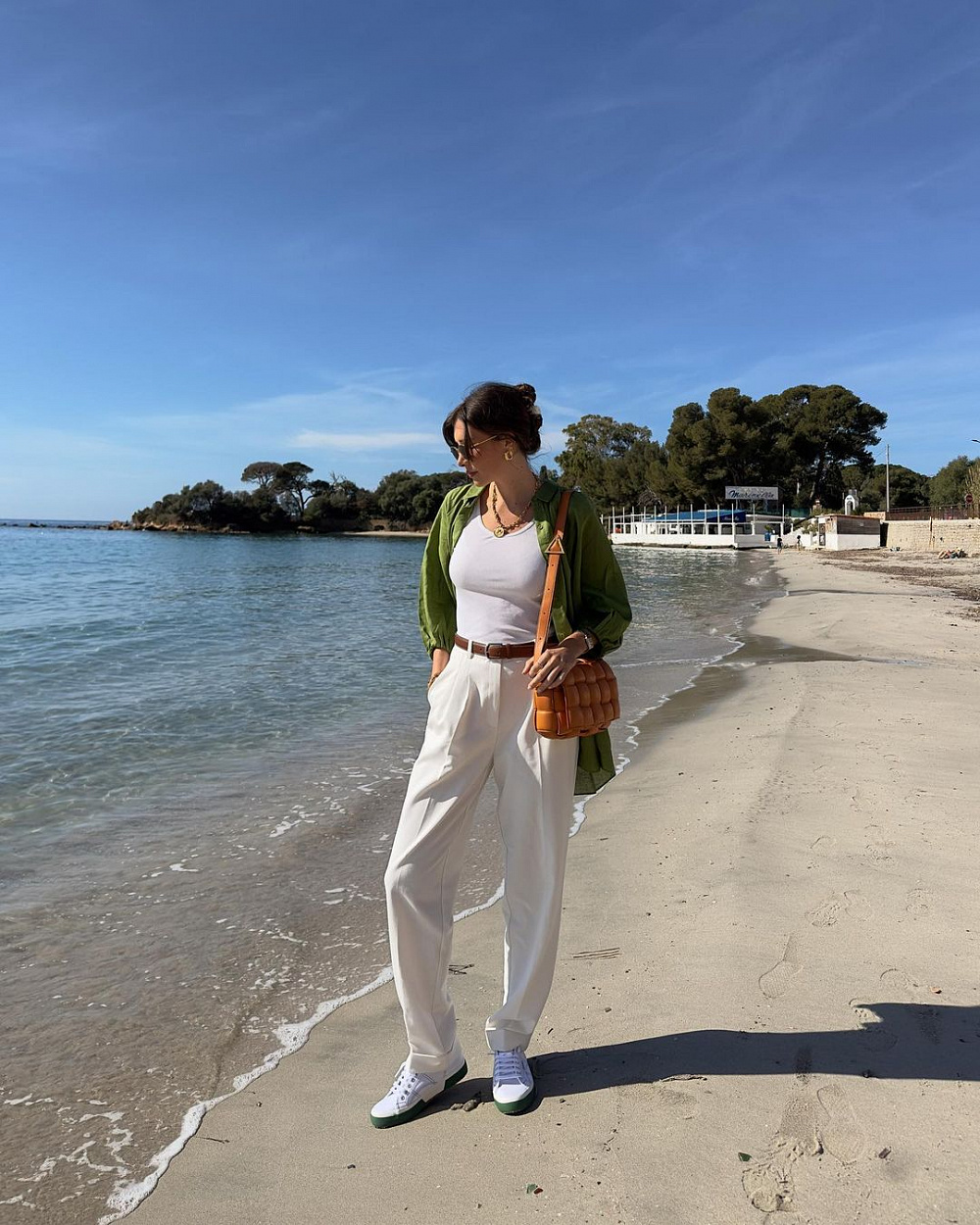 Instagram: @juliesfi