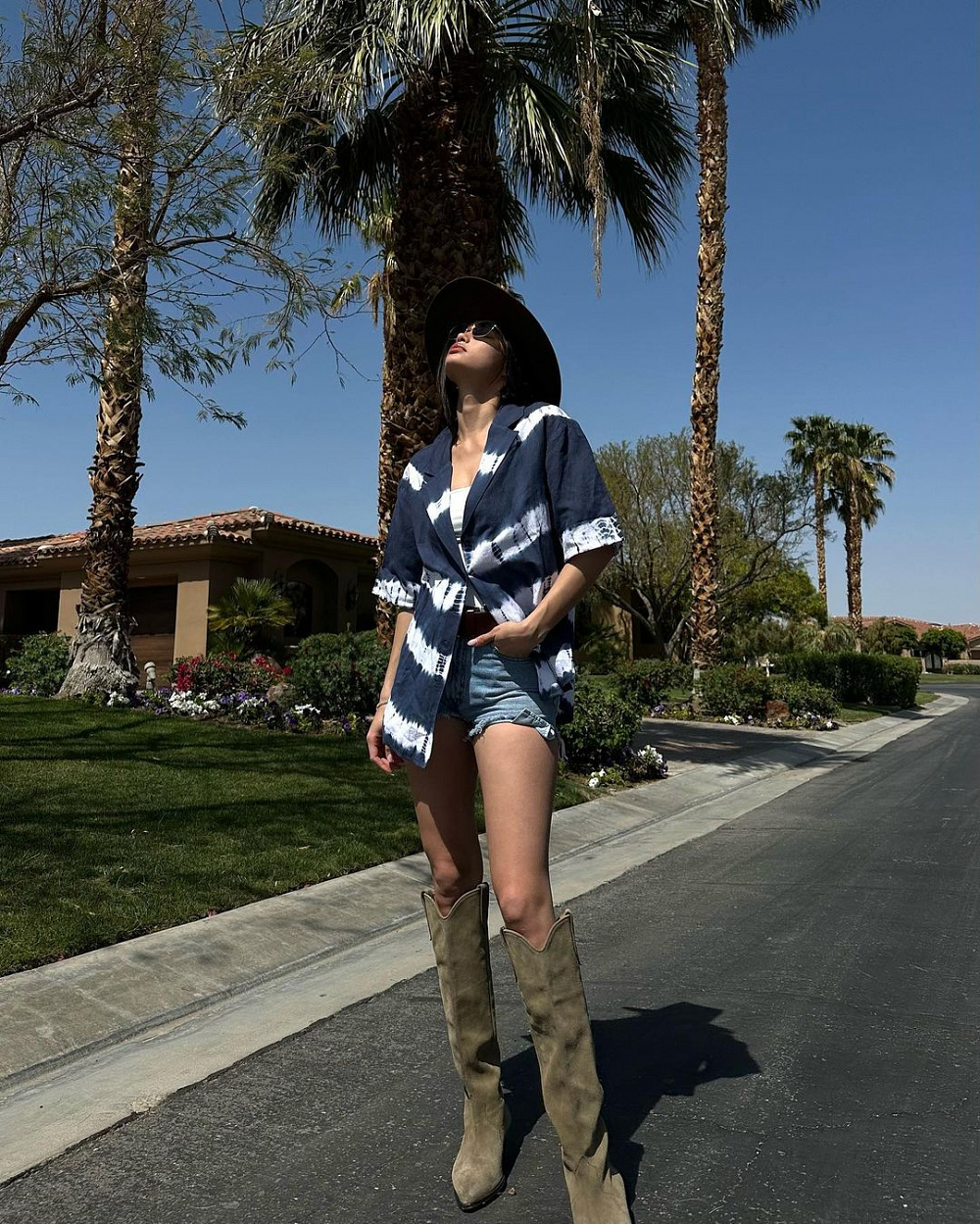 Instagram: @kelseymerritt