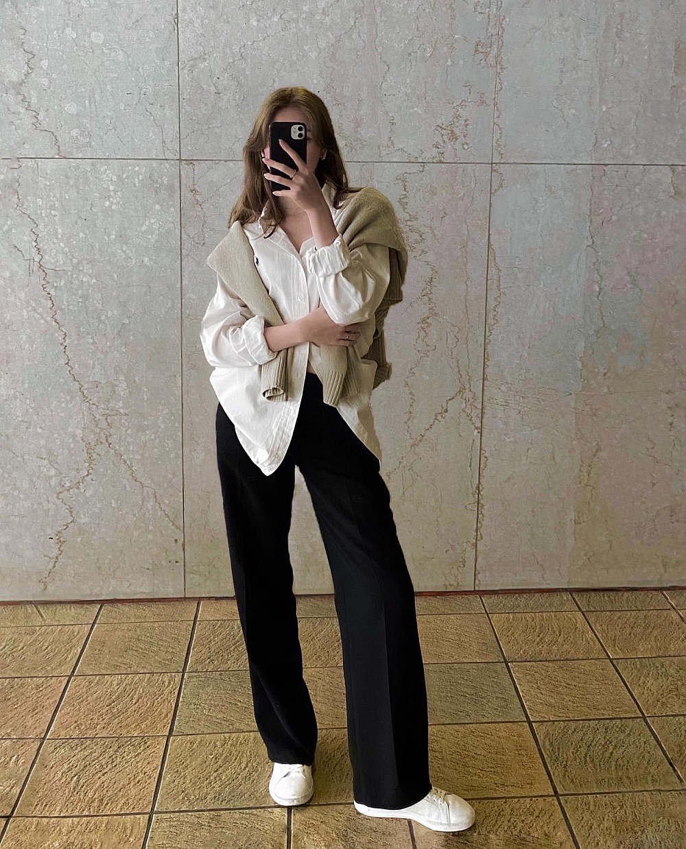 Instagram: @carlacrnt_