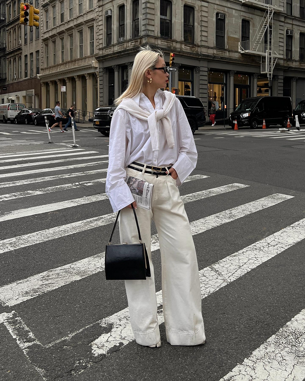 Instagram: @thecarolinelin