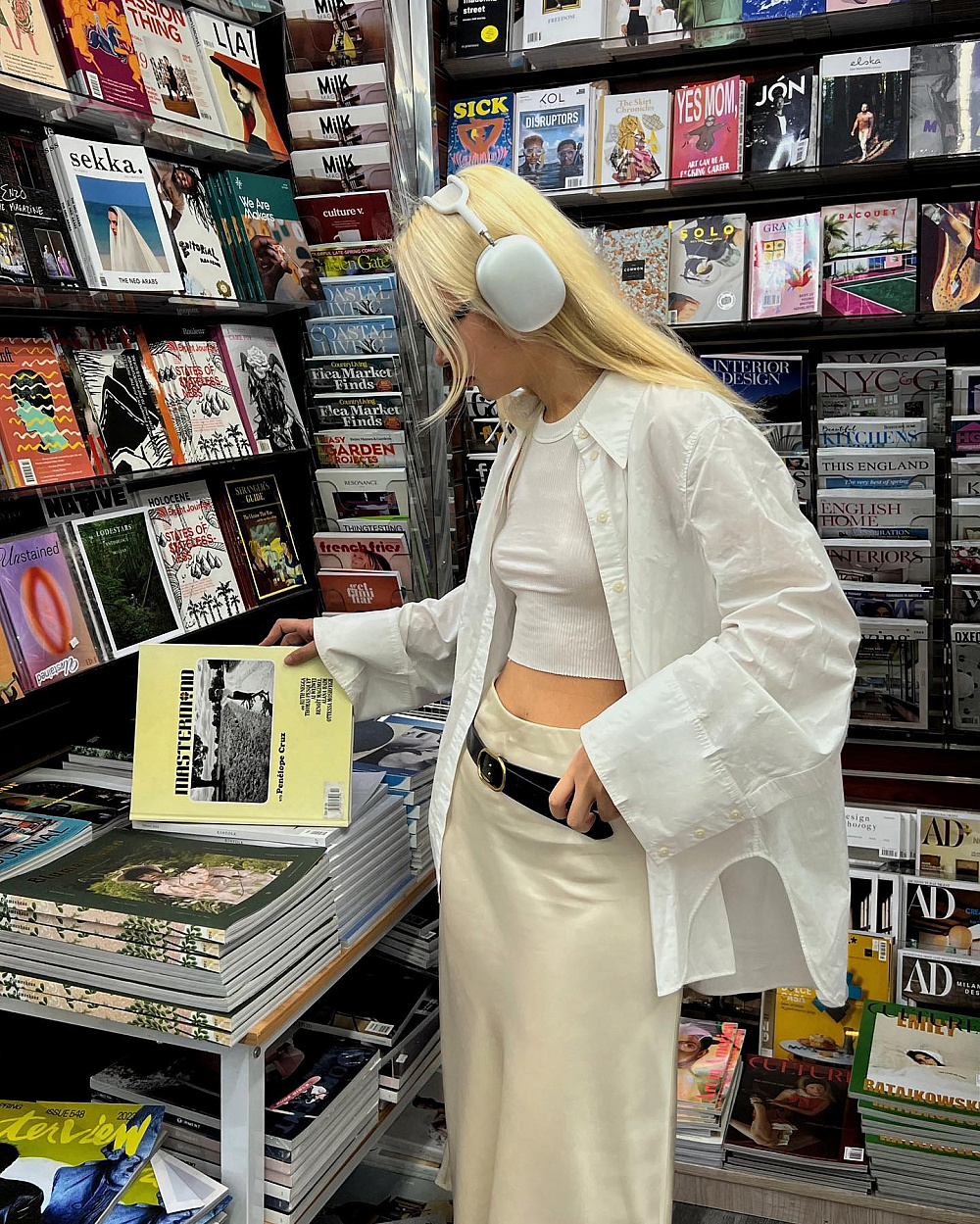 Instagram: @thecarolinelin