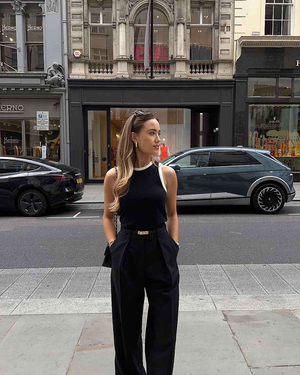 Instagram: @kateehutchins