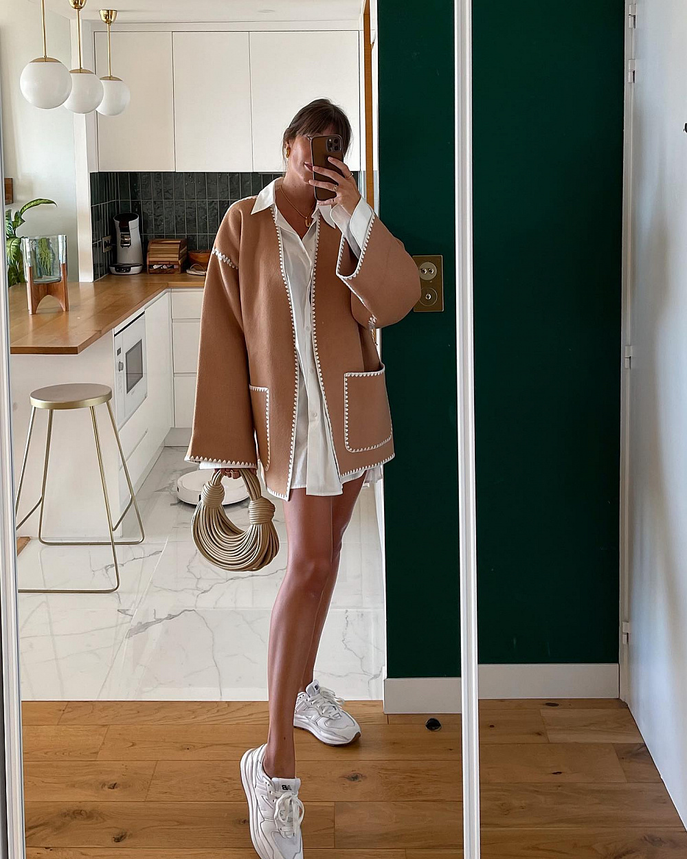 Instagram: @juliesfi