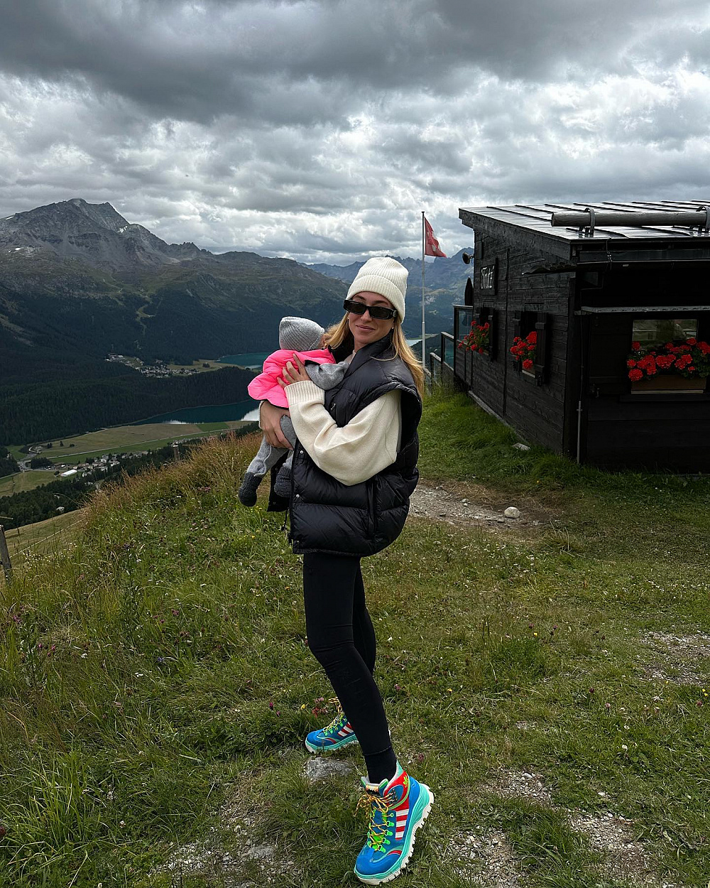 Instagram: @sonialyson