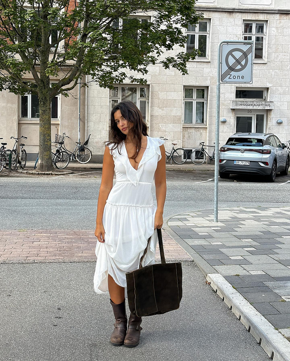 Instagram: @claudiabhimra