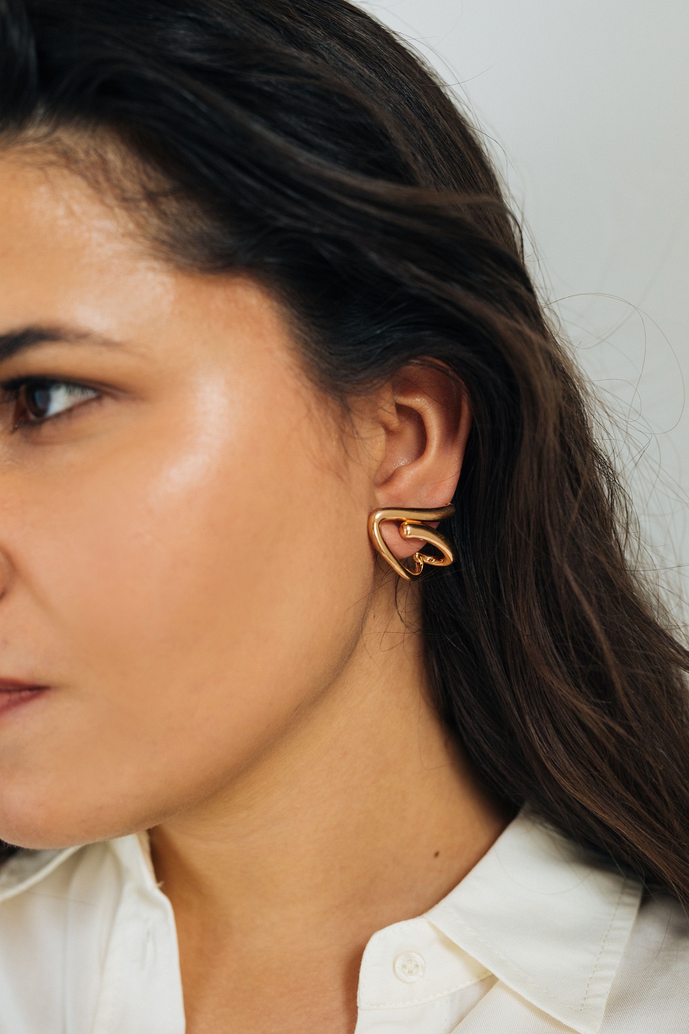 На Анастасії: пусети з червоного золота