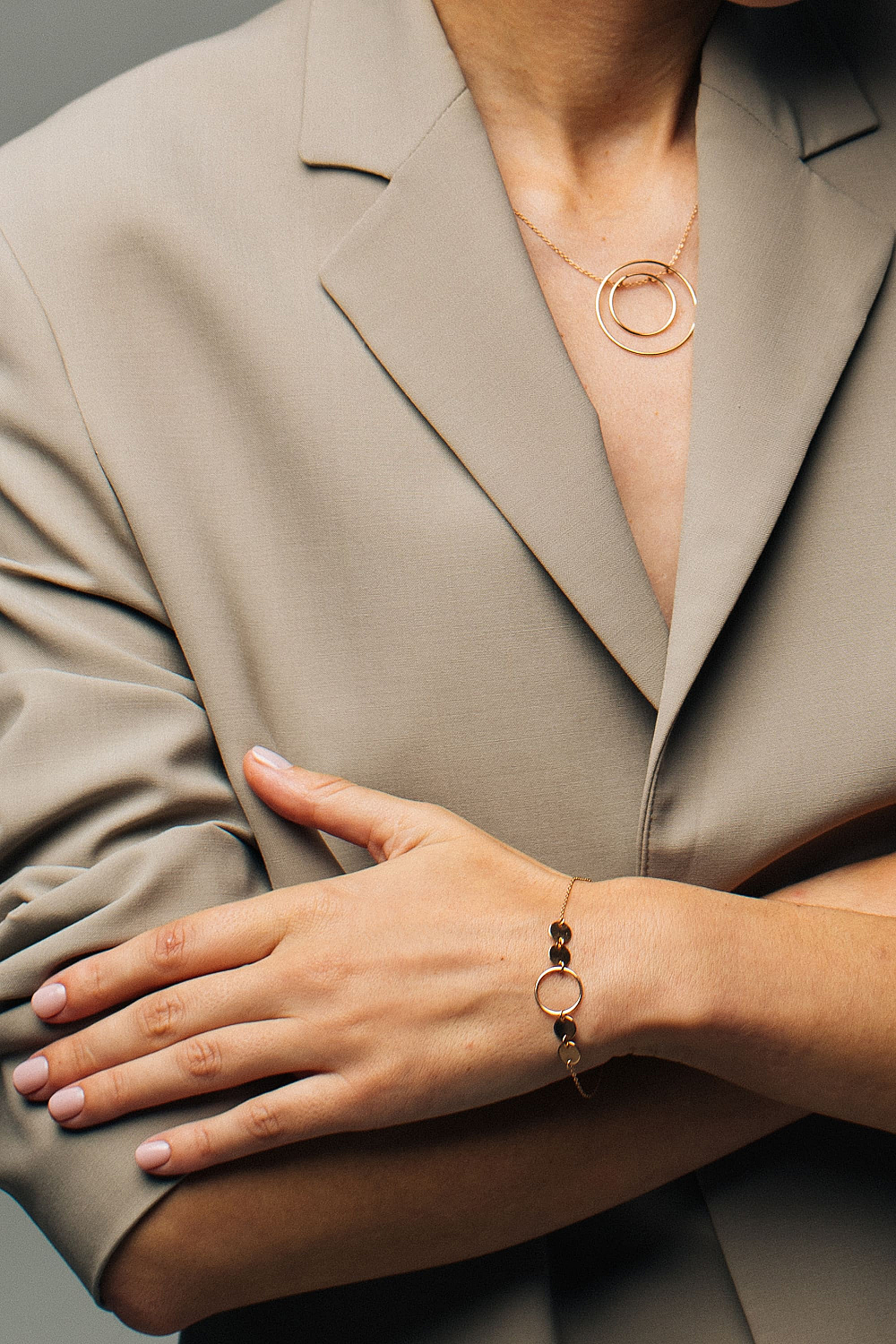 На Христині: кольє з червоного золота