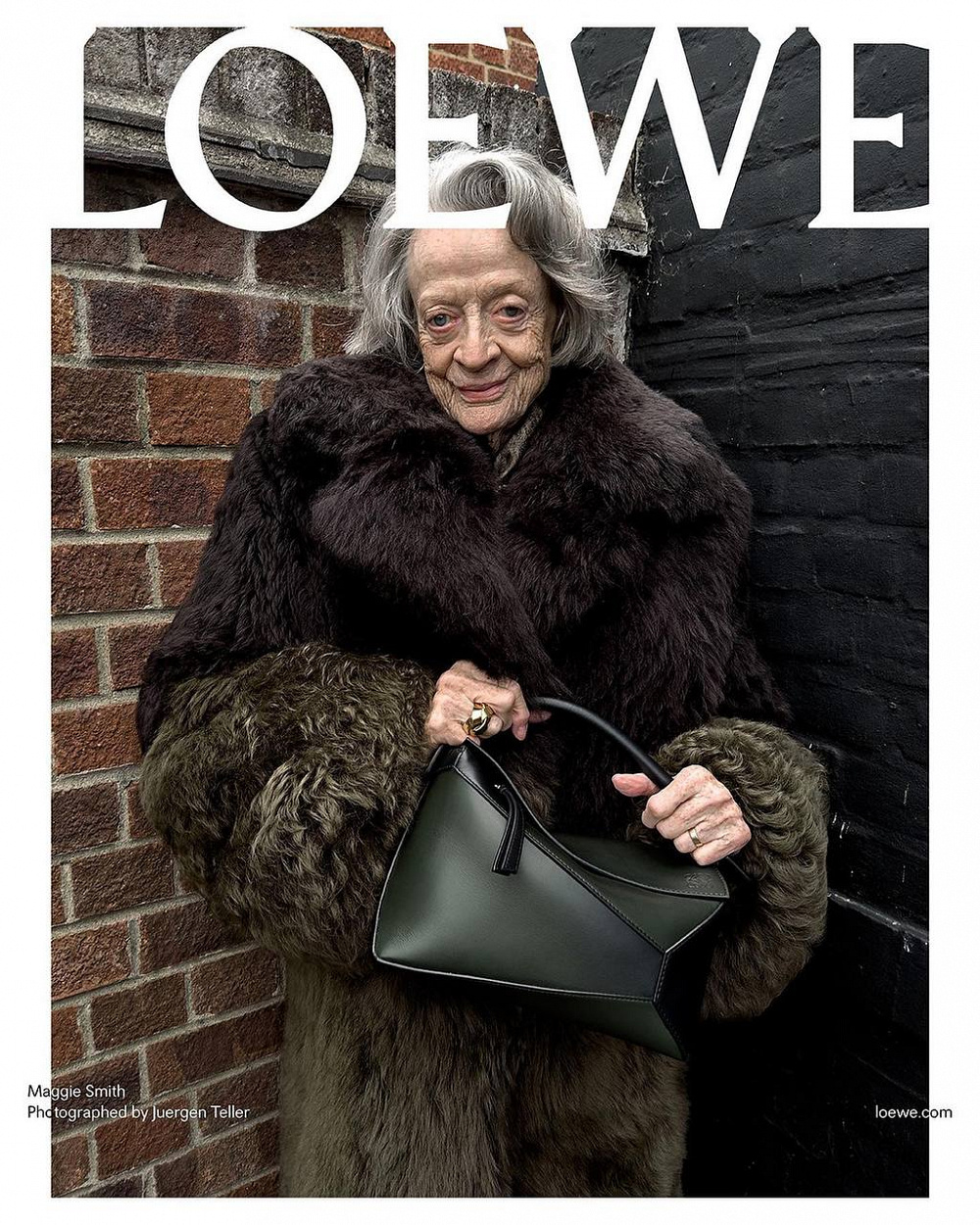 88-річна Меггі Сміт для LOEWE у 2023 році