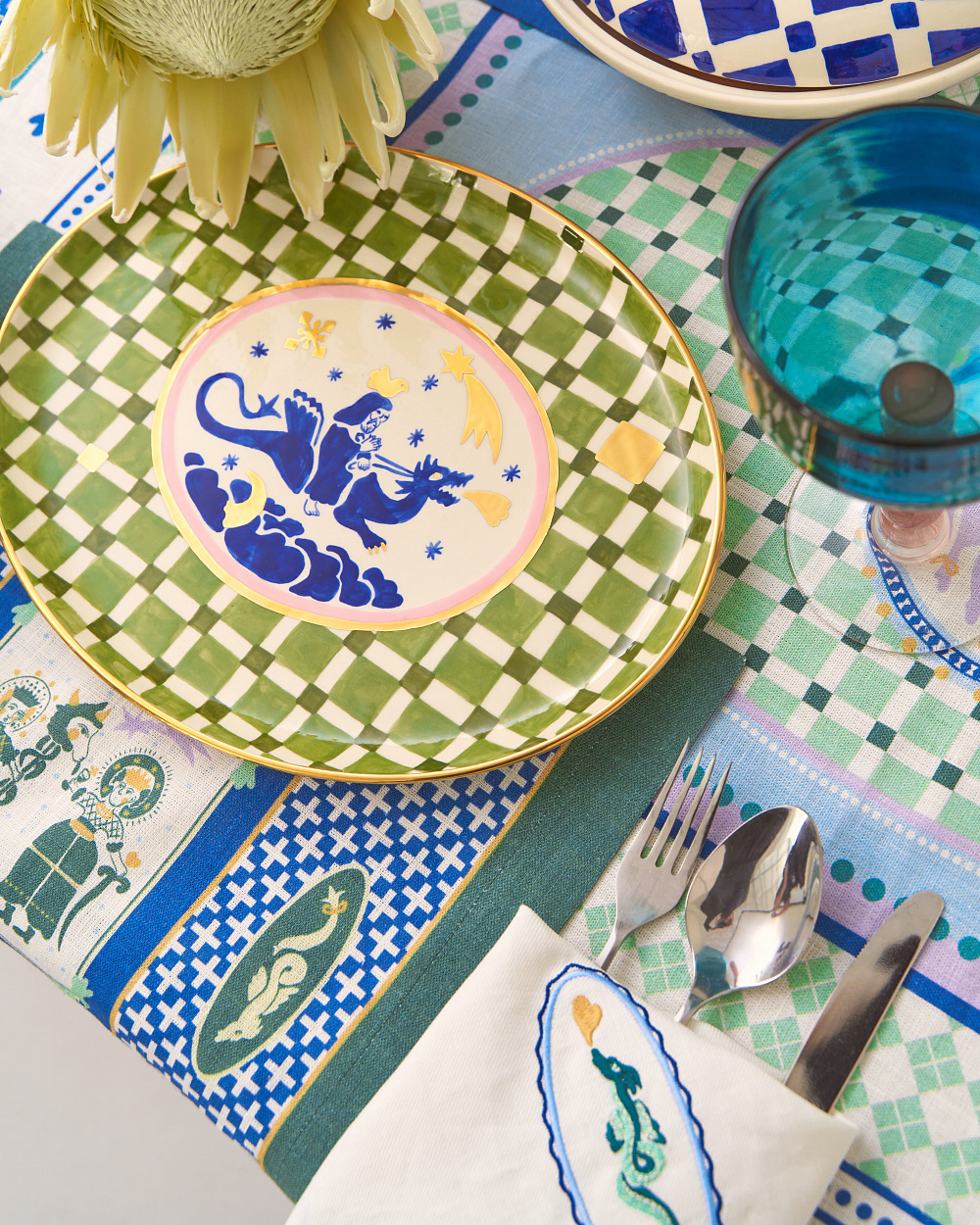 Посуд з колекції Dragon від Gunia Project