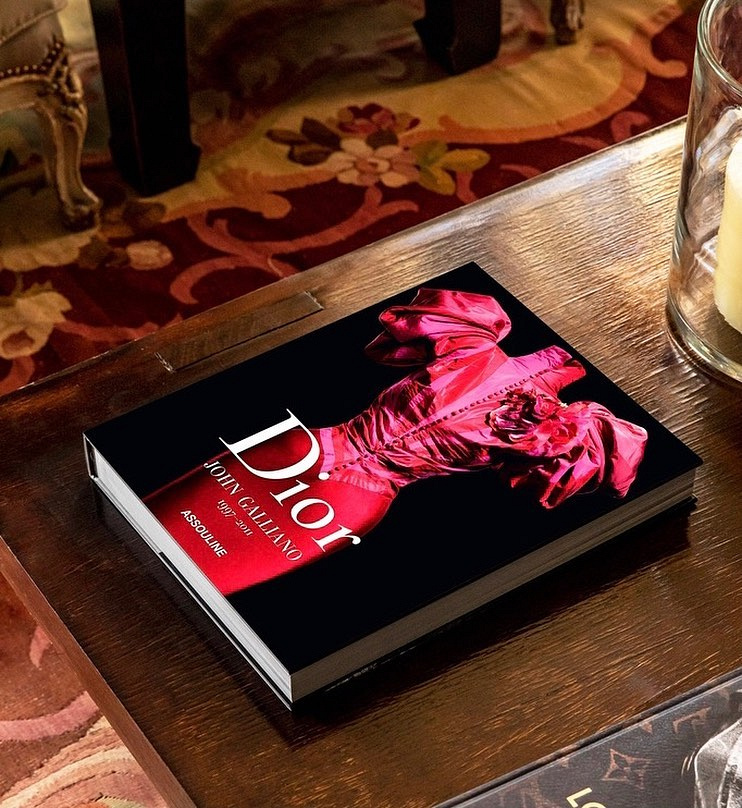 Альбом Dior by John Galliano від Assouline