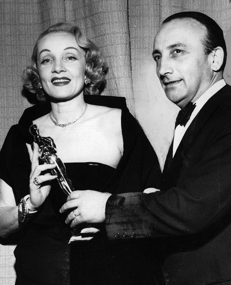 Марлен Дітріх у сукні Dior. Оскар 1951 року