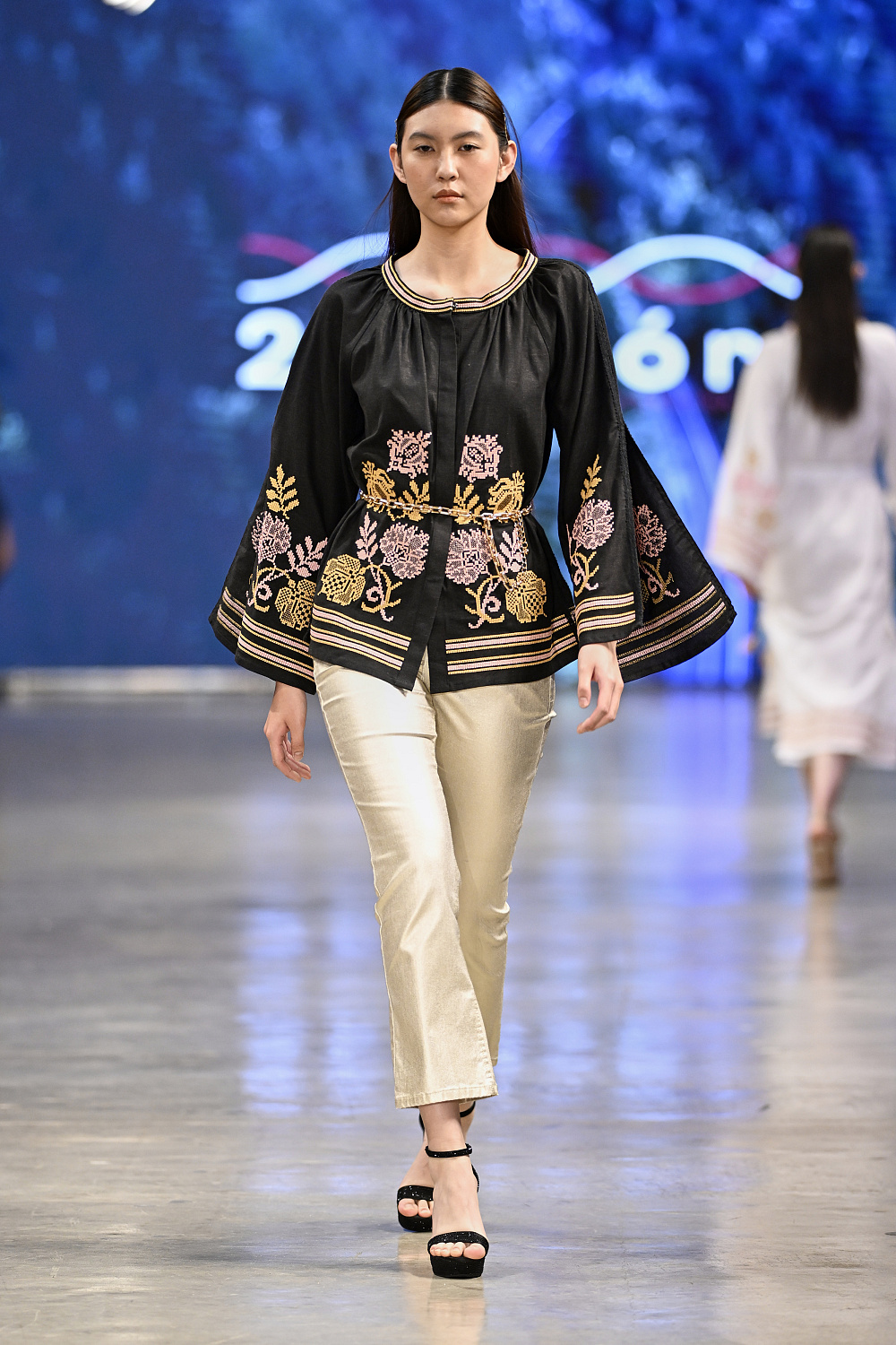 Два кольори