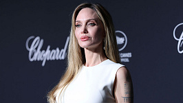 АКТОРКА ТА ГУМАНІТАРНА ДІЯЧКА АНДЖЕЛІНА ДЖОЛІ ВІДВІДАЛА...