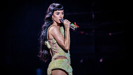 ФОТО- ТА ВІДЕОФАКТИ: КЕТІ ПЕРРІ ПІДТВЕРДИЛА РОМАН З...