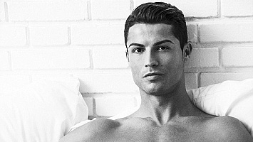 Криштиану Роналду исполнил мечту самой сексуальной футболистки мира | Спортивный портал венки-на-заказ.рф