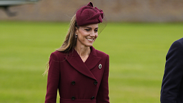 ЦЕЙ ВЕРХНІЙ ОДЯГ, ЯКИЙ РОКАМИ НОСИТЬ КЕЙТ МІДДЛТОН, ОЧОЛИТЬ...