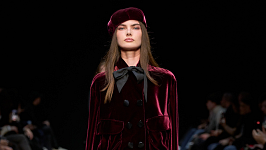 ЦЕЙ ЖАКЕТ, ЯКИЙ ОБОЖНЮВАЛИ НАШІ БАБУСІ У 70-Х, ПОВЕРТАЄТЬСЯ...