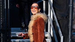 КУЛЬТОВЕ ПОЄДНАННЯ ЛЕГІНСІВ ТА ВИСОКИХ UGG ПОВЕРТАЄТЬСЯ У...