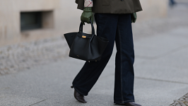 ТЕМНІ ДЖИНСИ — ГОЛОВНИЙ ТРЕНД ДЕНІМУ НА ХОЛОДНУ ПОРУ:...