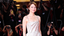 ЕММІ СТОУН — 37! ЗГАДУЄМО НАЙКРАСИВІШІ ВИХОДИ АКТОРКИ НА...