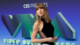 НАЙЕФЕКТНІШІ ОБРАЗИ ЗІРОК НА ЧЕРВОНІЙ ДОРІЖЦІ MTV VMA 2026...