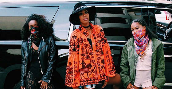 Образ дня: Келли Роланд в вышиванке Yuliya Magdych