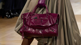 ПОДОРОЖ У МИНУЛЕ: ІСТОРІЯ КУЛЬТОВОЇ BALENCIAGA CITY BAG...