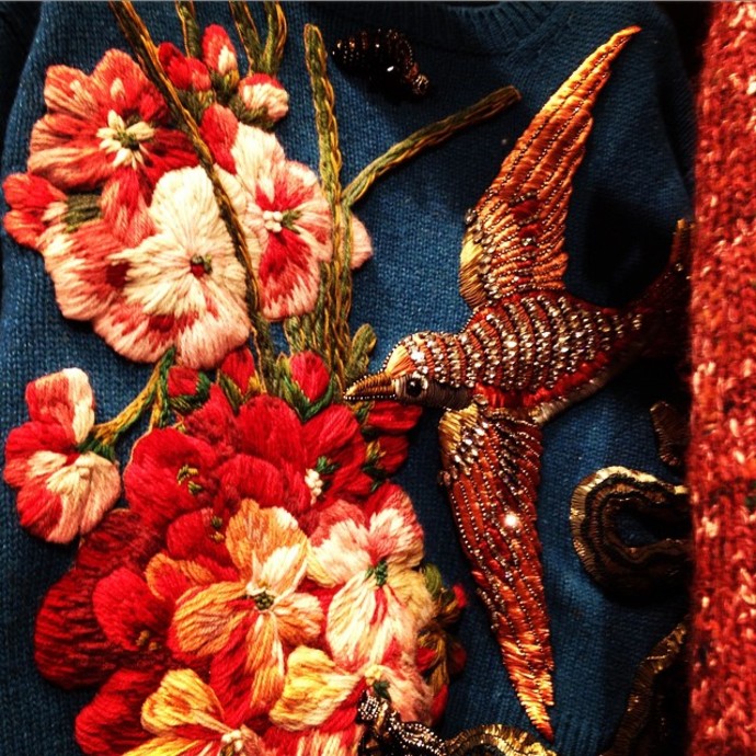 Аппликации на свитере в коллекции Gucci