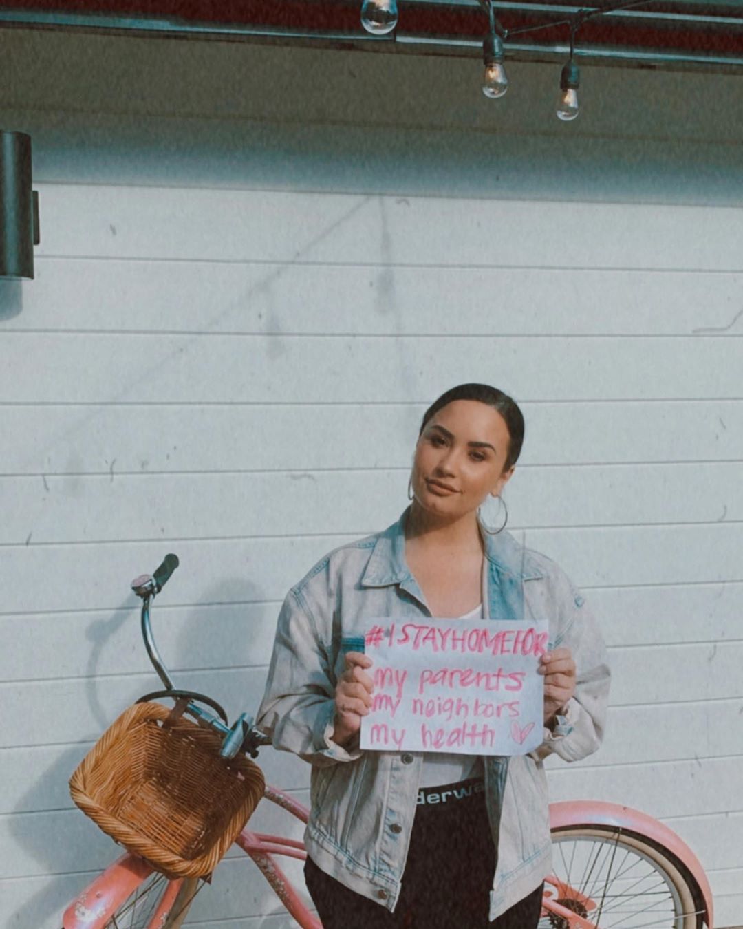 Деми Ловато на карантине