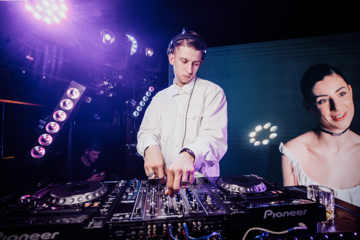 Мишель Андраде, Алла Костромичева и Алина Паш на ELLE Digital Party 2019