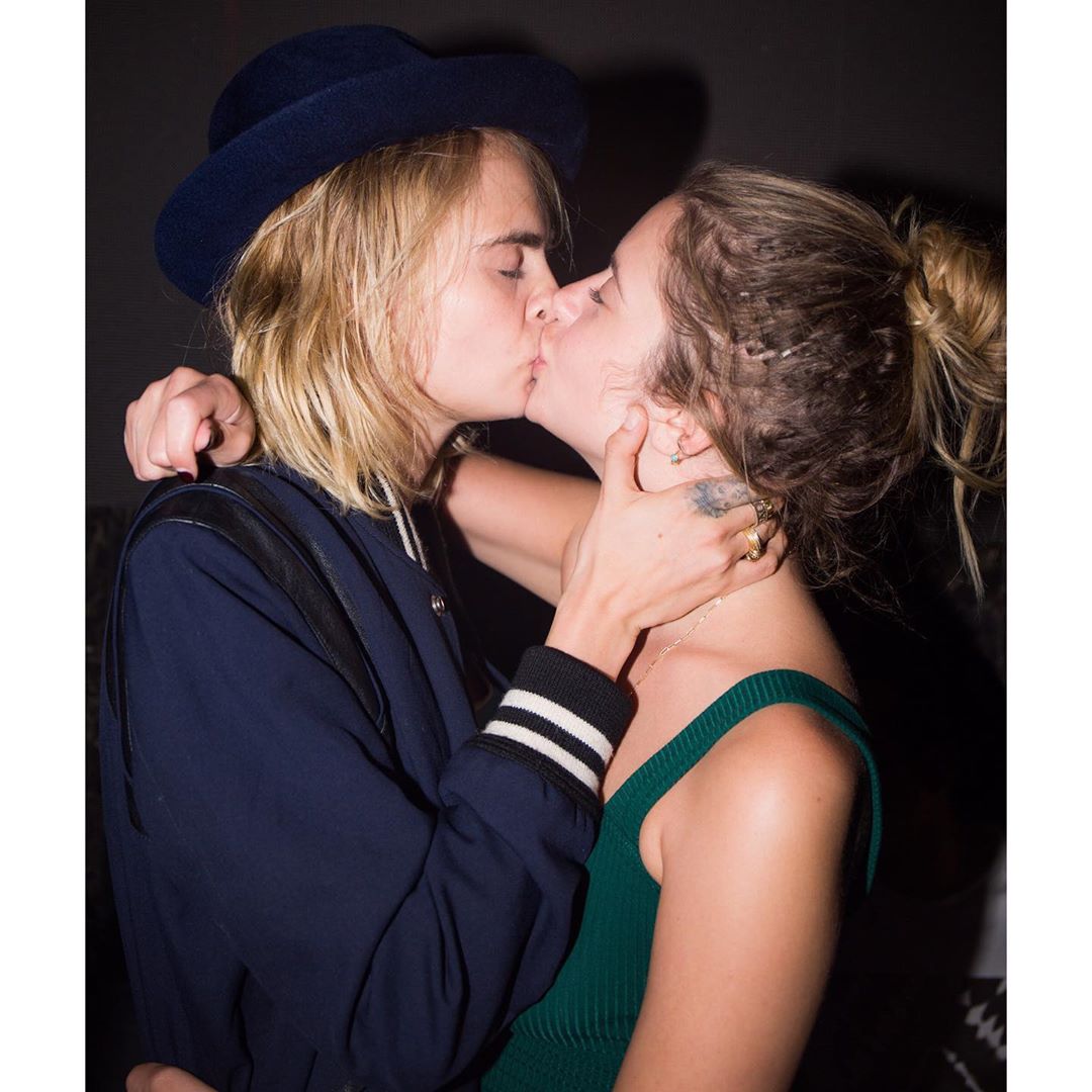 Кара Делевинь и Эшли Бенсон