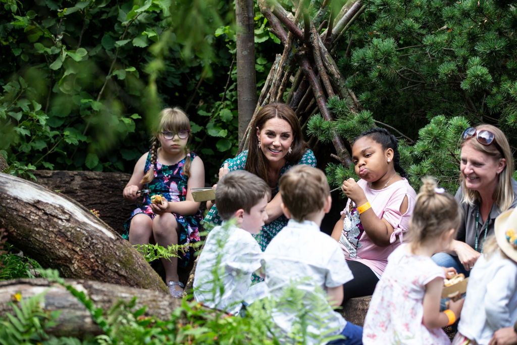 Кейт Миддлтон на пикнике в саду