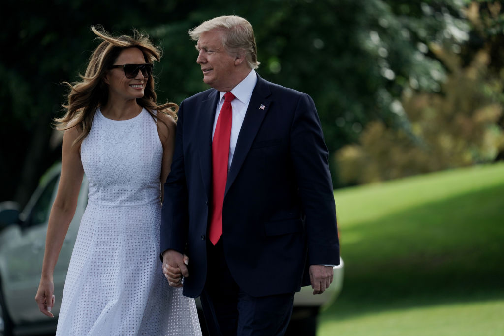 Мелания Трамп в белом платье