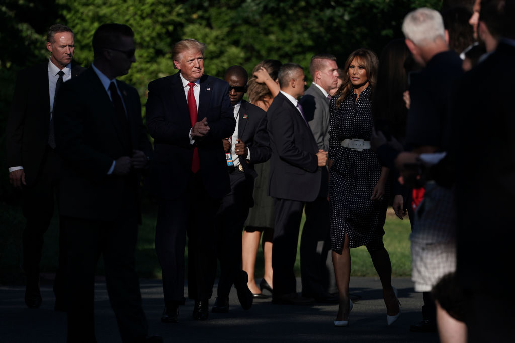 Мелания Трамп в платье в горох