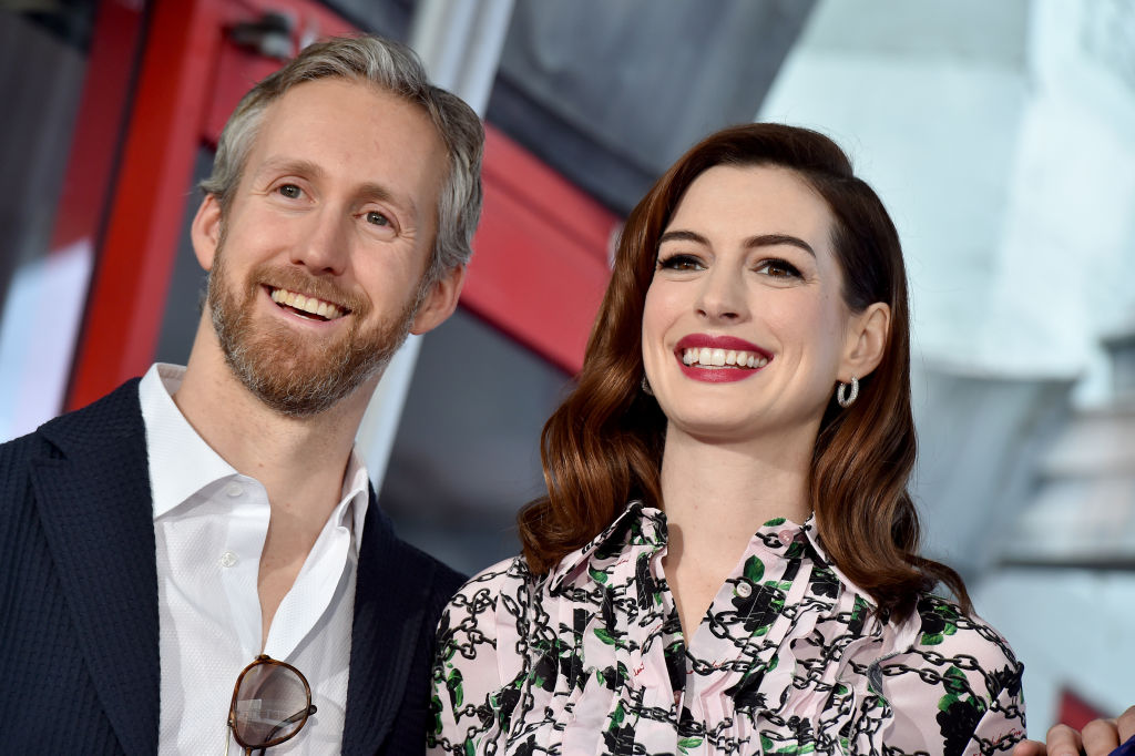 Энн Хэтэуэй и Адам Шульман 1