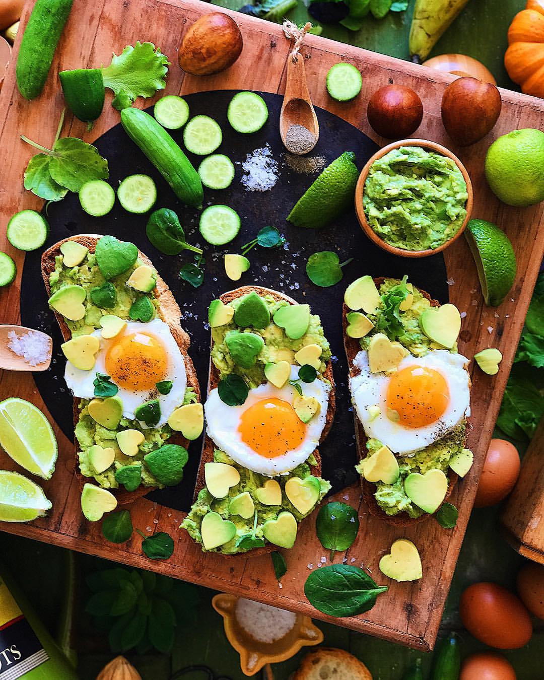 авокадо тост