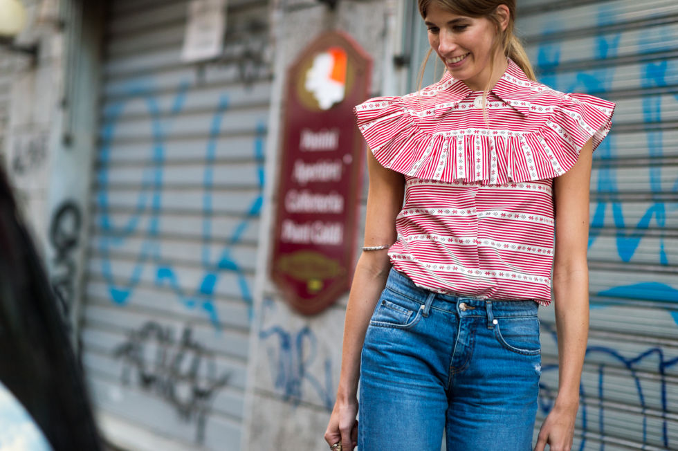 На вечер: с топом с крупными оборками