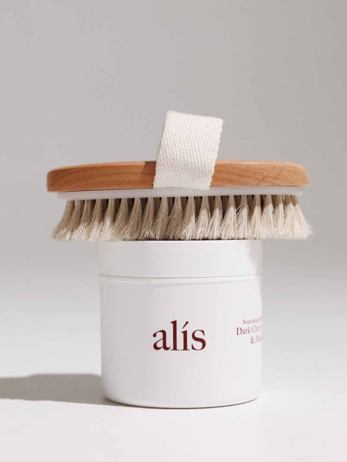 Масаж сухою щіткою: користь, правила та протипоказання