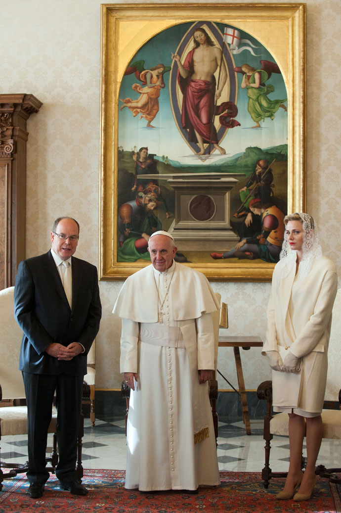 Князь Альбер II и княгиня Шарлин на встрече с Папой Римским