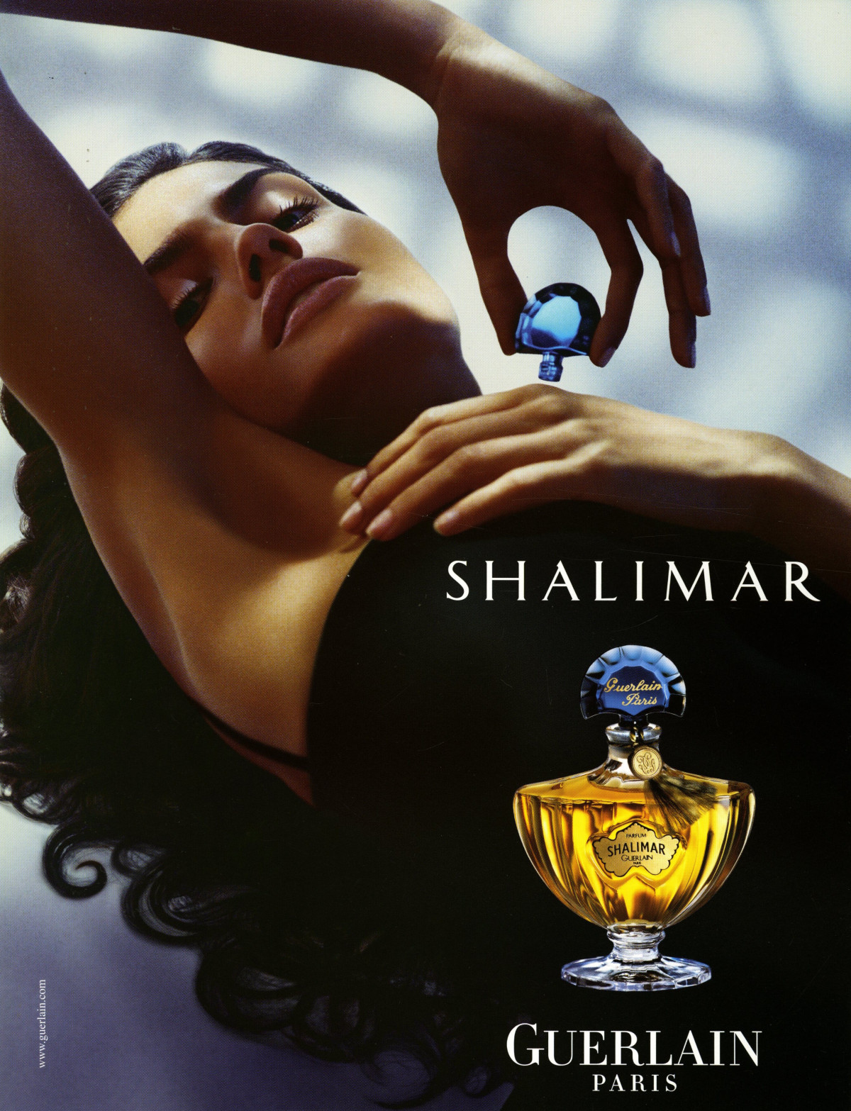 Найкращі жіночі парфуми на зиму: добірка топових 