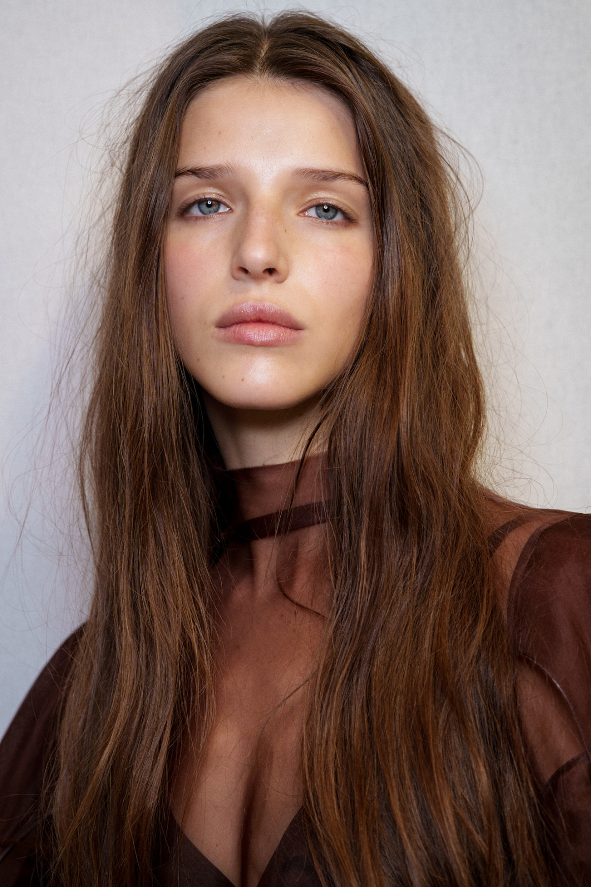 Кому підходить коричнева туш поради