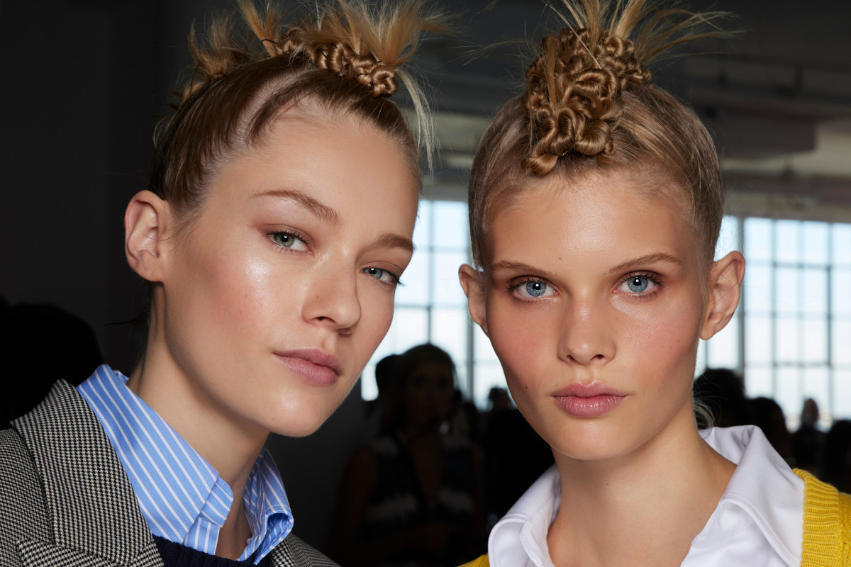 Як вибрати рум`яна за природним тоном шкіри: пояснює візажистка