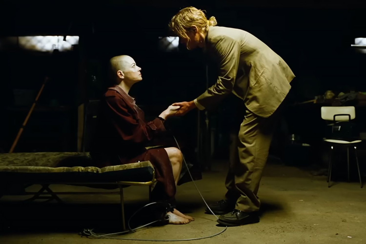 Емма Стоун — «Буґонія»