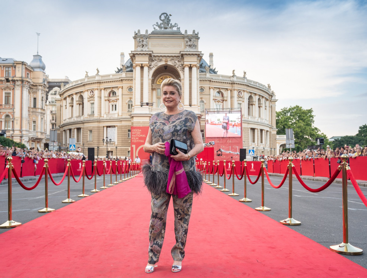 Катрін Деньов